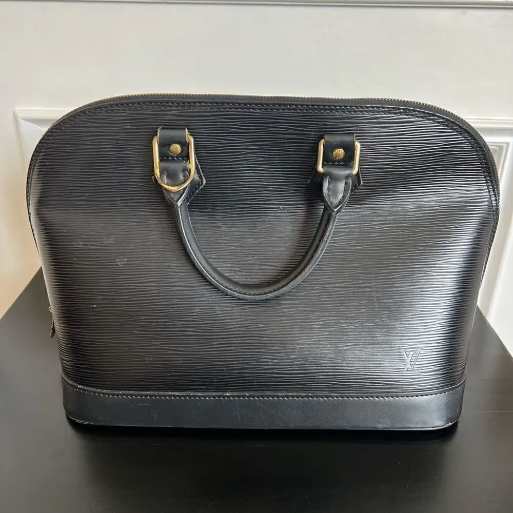 AUTHENTIC LOUIS VUITTON ALMA in Black Epi Leather
